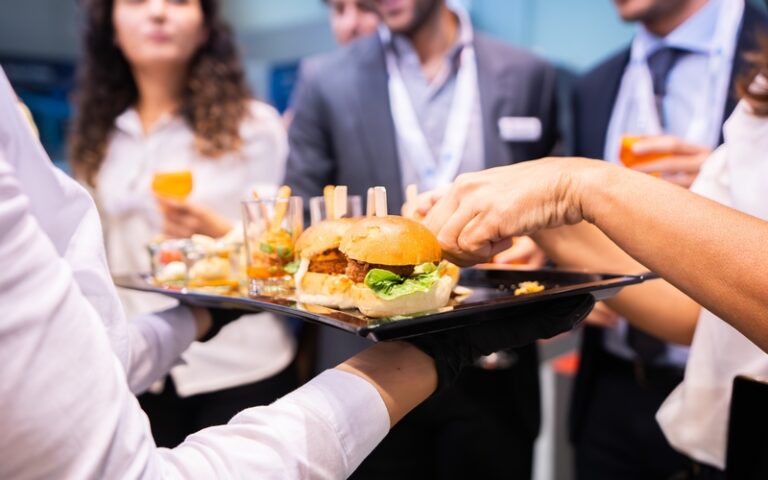 Fingerfood beim Messecatering in Berlin