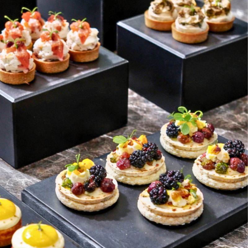 Fingerfood Catering Berlin Mitte mit Canapés und kleinen Bites